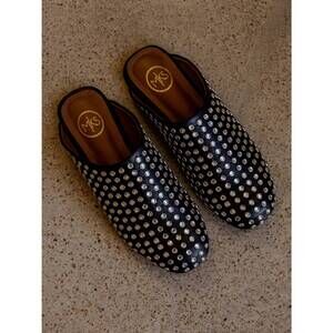 NEW MAKERS women's mila studded mule in black